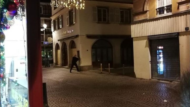 Ο δήμος του Στρασβούργου καλεί τους πολίτες να μείνουν στα σπίτια τους