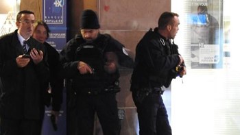 Τέσσερις οι νεκροί της επίθεσης στο Στρασβούργο – Η αστυνομία έχει εντοπίσει και ανταλλάσσει πυρά με τον δράστη