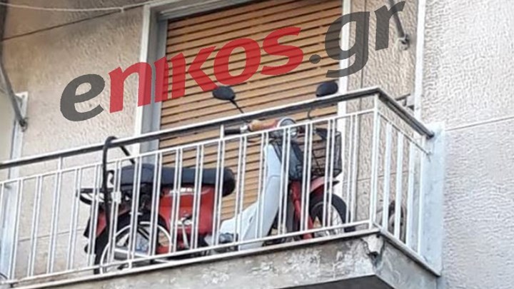 Έκανε το μπαλκόνι…πάρκινγκ – Δείτε τι σκέφτηκε για να μην του κλέψουν το μηχανάκι – ΦΩΤΟ αναγνώστη