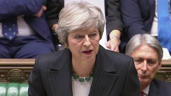 Στο πλευρό της Τερέζα Μέι 158 βουλευτές του Συντηρητικού Κόμματος