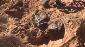 Φρίκη σε πρώην προπύργιο του ISIS: Λείψανα δεκάδων ανθρώπων σε ομαδικούς τάφους