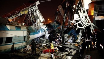 Εκτροχιασμός τρένου στην Άγκυρα – Αναφορές για τραυματίες – ΦΩΤΟ