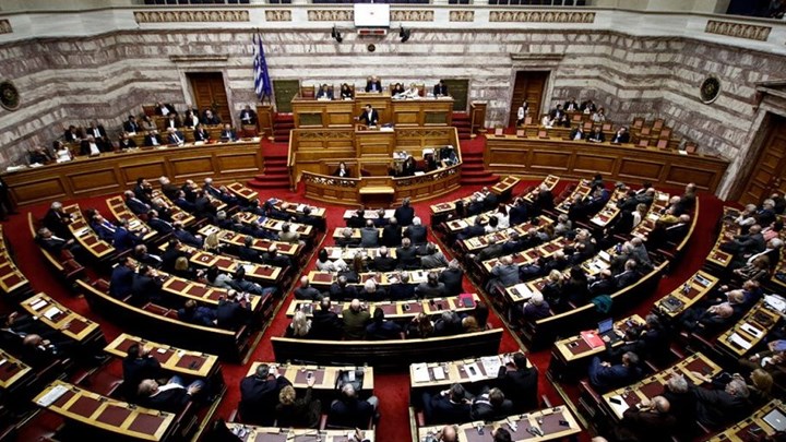 Άγρια κόντρα Μπαλαούρα-Σταμάτη στη Βουλή για τα περί “συναλλαγών” στο Σκοπιανό