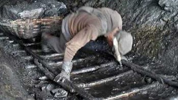 Τουλάχιστον 13 εργάτες παγιδεύτηκαν σε παράνομο ανθρακωρυχείο στην Ινδία