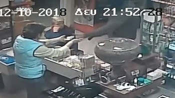 Καρέ – καρέ ληστεία σε μίνι μάρκετ στην Καρδίτσα – ΒΙΝΤΕΟ