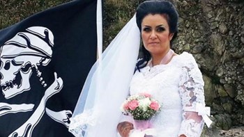 Αυτή η γυναίκα παντρεύτηκε ένα… φάντασμα – Δείτε γιατί πήρε… διαζύγιο – ΦΩΤΟ