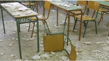 Πανικός σε σχολείο εν ώρα μαθήματος: Έπεσαν σοβάδες και τραυματίστηκαν μαθητές