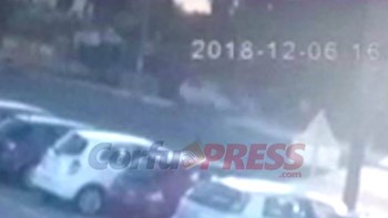 Αυτοκίνητο αναποδογύρισε και προσγειώθηκε στο πεζοδρόμιο – ΒΙΝΤΕΟ