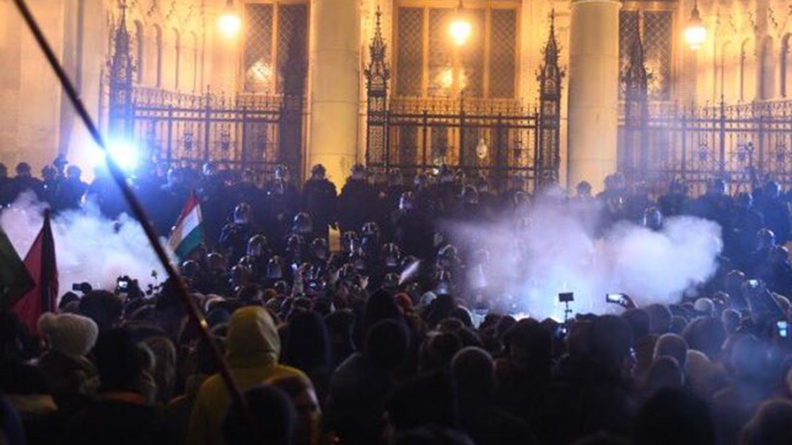 Τρίτη νύχτα διαδηλώσεων στην Ουγγαρία εναντίον του πρωθυπουργού Όρμπαν