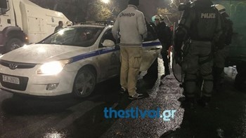 Μία σύλληψη και 49 προσαγωγές για τα επεισόδια στη Θεσσαλονίκη – Δύο αστυνομικοί τραυματίστηκαν
