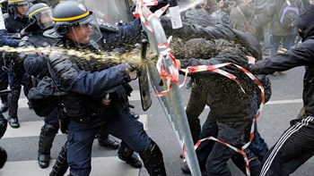 Νέα επεισόδια στο Παρίσι στις διαδηλώσεις των “κίτρινων γιλέκων” – ΒΙΝΤΕΟ