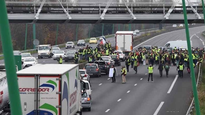 Δυστύχημα με έναν νεκρό σε οδόφραγμα των “κίτρινων γιλέκων” – BINTEO