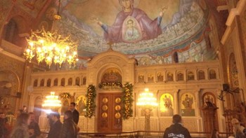 Περίεργο περιστατικό σε εκκλησία στην Πάτρα – Άνδρας ήταν «φορτωμένος» με μαχαίρια