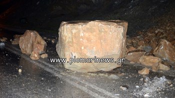 Κατολισθήσεις βράχων από τις έντονες βροχοπτώσεις στο Πλωμάρι