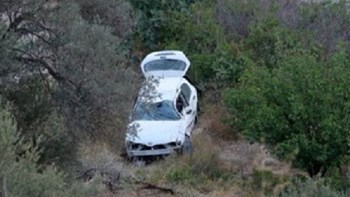 Έπεσε με το αυτοκίνητό του σε γκρεμό και κατάφερε να βγει μόνος του από τα συντρίμμια