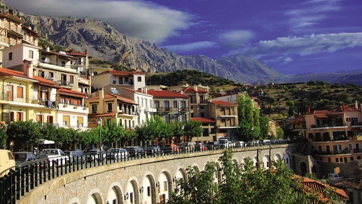 Η Airbnb κατακτά και την… Αράχωβα – Δεν πέφτει “καρφίτσα” στους χειμερινούς προορισμούς ενόψει Χριστουγέννων