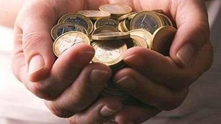 Πού θα κυμανθούν οι αυξήσεις του κατώτατου μισθού – Η σύγκριση με άλλες χώρες