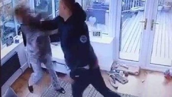 Bίντεο που σοκάρει – Γρονθοκόπησε την έγκυο σύντροφό του