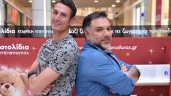 Γρηγόρης Αρναούτογλου και Παναγιώτης Τριβυζάς σε ένα απολαυστικό challenge με Ευχοστολίδια: Ποιος θα εκπληρώσει πιο γρήγορα μια παιδική ευχή;