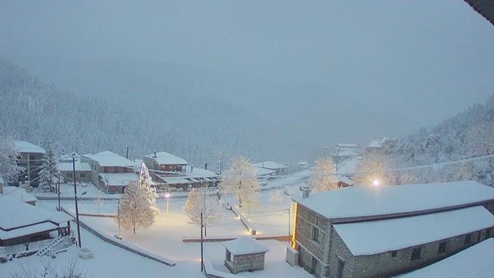 Στα «λευκά» ντύθηκε η Ελάτη Τρικάλων – ΦΩΤΟ