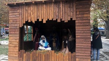 Περιπολικό φυλάει… τη φάτνη στη Λάρισα