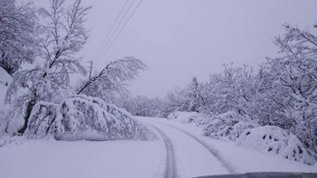 Ανοιχτοί οι δρόμοι στα ορεινά των Τρικάλων -Κλειστά τα νηπιαγωγεία και τα δημοτικά στα Μετέωρα