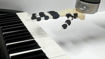 Ρομποτικό χέρι παίζει τα κάλαντα στο πιάνο – ΒΙΝΤΕΟ