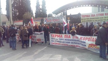 Ένταση στο υπουργείο Παιδείας – Εκπαιδευτικοί προσπάθησαν να μπουν στο κτίριο