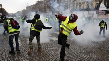 Εννέα οι νεκροί από τις κινητοποιήσεις των «κίτρινων γιλέκων»