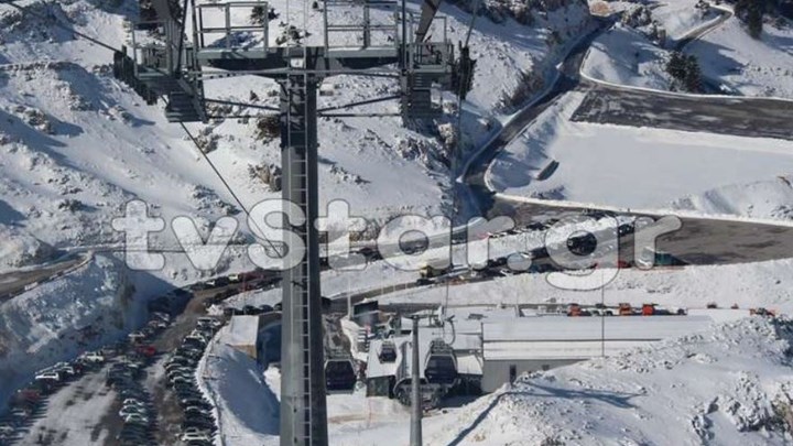 Άνοιξε το χιονοδρομικό κέντρο Παρνασσού – ΦΩΤΟ