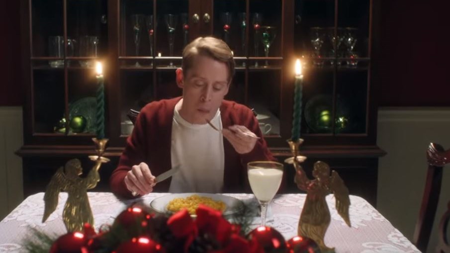 Έμεινε «μόνος στο σπίτι»… 28 χρόνια μετά – Η διαφήμιση της Google που σαρώνει- ΒΙΝΤΕΟ