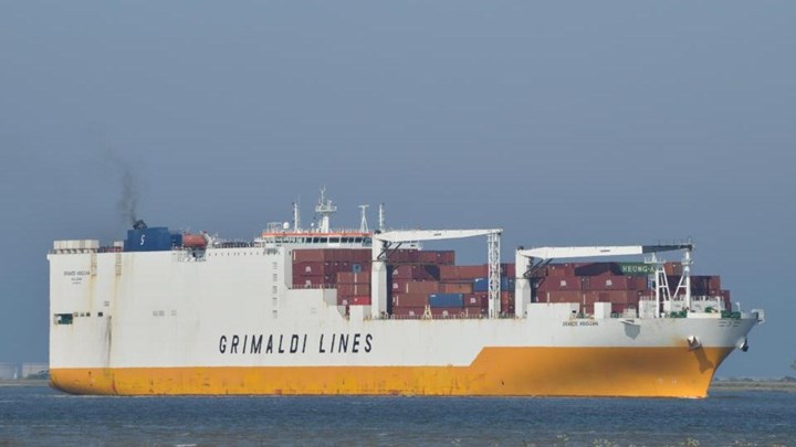 Λαθρεπιβάτες απείλησαν πλήρωμα πλοίου στις εκβολές του Τάμεση