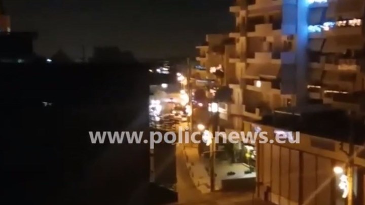 Ελεγχόμενη έκρηξη σε ύποπτο πακέτο έξω από το δημαρχείο Αχαρνών – ΒΙΝΤΕΟ
