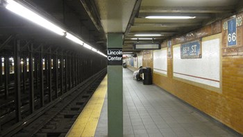 Βρήκε στο μετρό τσάντα με 9.000 ευρώ και την παρέδωσε