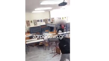Μαθητές έκαναν “γυαλιά καρφιά” σχολική αίθουσα και ανέβασαν τα “κατορθώματά” τους στο διαδίκτυο – ΒΙΝΤΕΟ