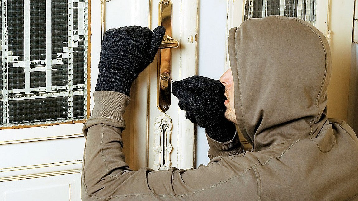 Οι 17 πολύτιμες οδηγίες της ΕΛ.ΑΣ. για γιορτές χωρίς κλοπές και διαρρήξεις