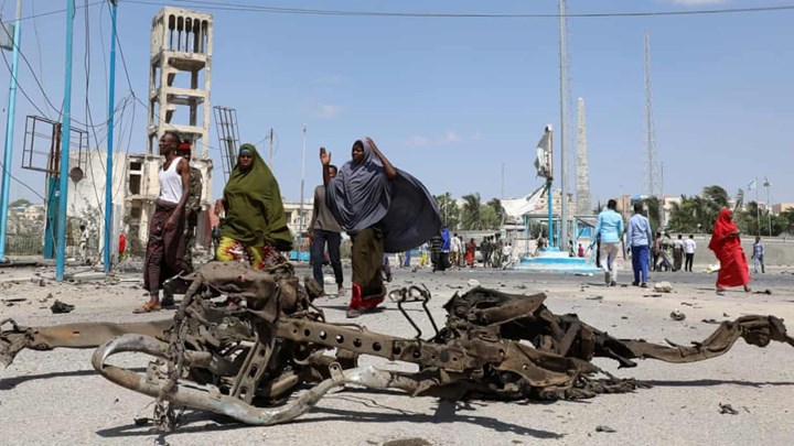 Διπλή βομβιστική επίθεση με 22 νεκρούς στη Σομαλία – Ανάμεσα στα θύματα και δημοσιογράφος