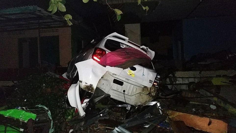 Αυξάνεται δραματικά ο αριθμός των νεκρών και των τραυματιών από το τσουνάμι στην Ινδονησία – ΤΩΡΑ