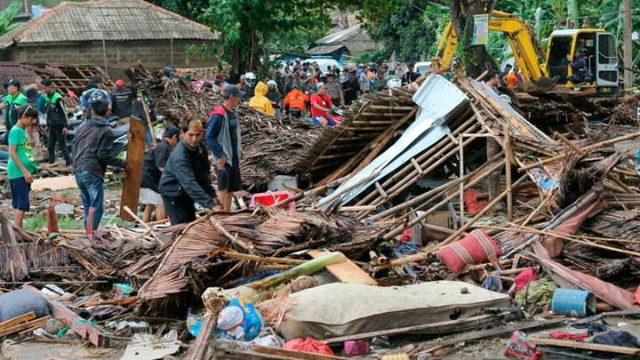 Στους 168 οι νεκροί από το τσουνάμι στην Ινδονησία – ΤΩΡΑ