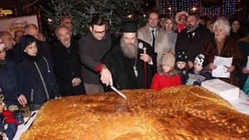 Γιγάντιο Χριστόψωμο 400 κιλών στη Χαλκιδική – ΒΙΝΤΕΟ