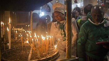 Χιλιάδες πιστοί από ολόκληρο τον κόσμο στη Βηθλεέμ για τα Χριστούγεννα