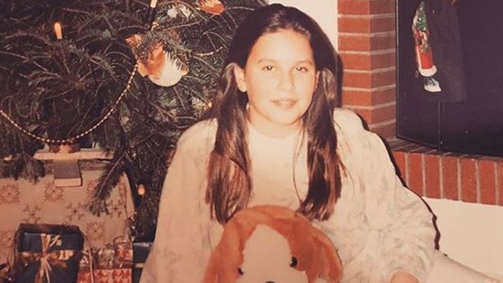 Αναγνωρίζετε το κορίτσι της φωτογραφίας; – Είναι γνωστή παρουσιάστρια