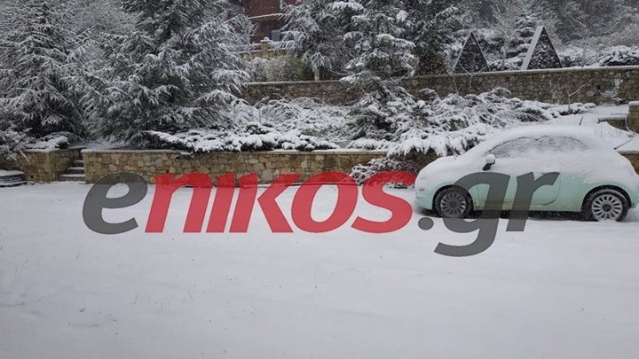 “Λευκά” Χριστούγεννα – Σε εξέλιξη η κακοκαιρία με χιόνια και τσουχτερό  κρύο – Πού χρειάζονται αλυσίδες
