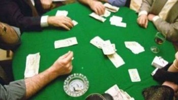 Η πράσινη τσόχα τους έστειλε για ρεβεγιόν στα … κρατητήρια