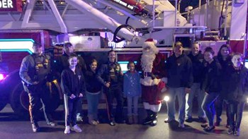 Κλέφτης “ξάφρισε” τα δώρα οικογένειας πριν από τα Χριστούγεννα – Η τρυφερή κίνηση των αστυνομικών