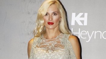 Η πρώτη έξοδος της Βικτώριας Καρύδα μετά τη δολοφονία του συζύγού της – ΦΩΤΟ