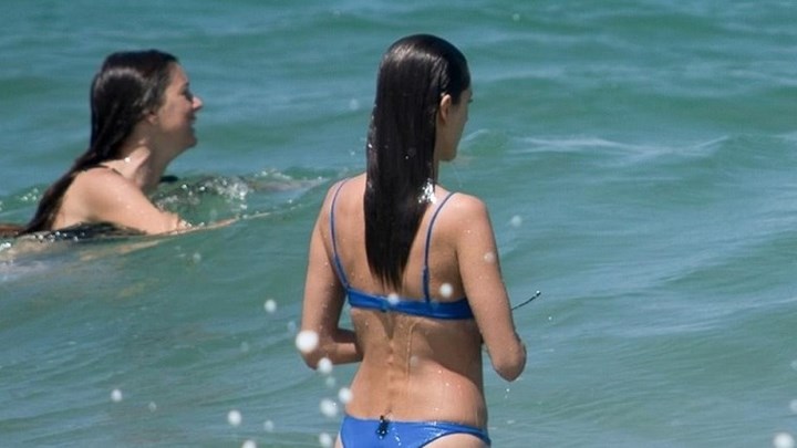 “Φωτιά” στην παραλία η Αλεσάντρα Αμπρόσιο – ΦΩΤΟ