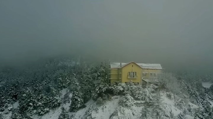 Εντυπωσιακό βίντεο από drone της χιονισμένης Πάρνηθας