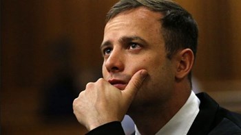 Το έριξε στη θρησκεία μέσα στη φυλακή ο Πιστόριους – Τι αποκαλύπτει ο πατέρας του