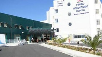 Δεν πίστευε στα μάτια του φύλακας νοσοκομείου – Ηλικιωμένη του έδωσε σακούλα που περιείχε ποσό-μαμούθ